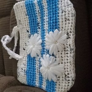 Cute flower bag feels like it's made of plastic